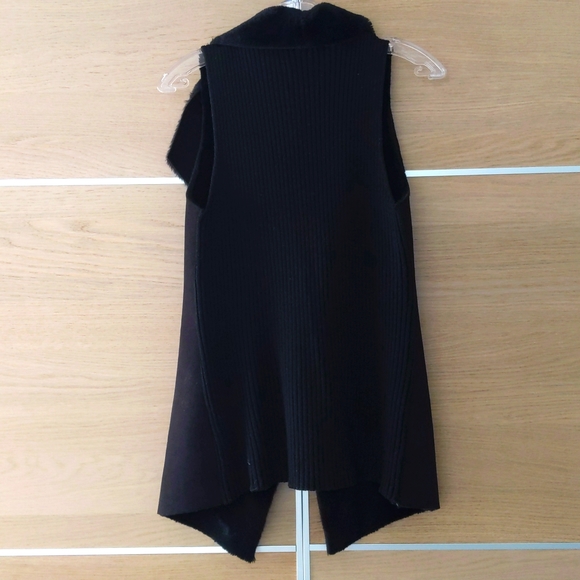 Faux fur vest by Twelve, size M in black - Picture 5 of 7